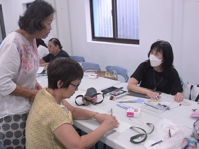 「拼布水壺袋研習營」在吉安鄉好客藝術村 游淑貞：拼布精緻工藝引領環保創意風潮